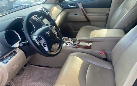Toyota Highlander III, 2012 год, 1 750 000 рублей, 6 фотография
