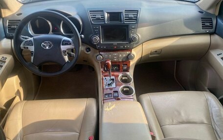 Toyota Highlander III, 2012 год, 1 750 000 рублей, 7 фотография