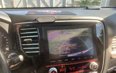 Mitsubishi Outlander III рестайлинг 3, 2021 год, 2 650 000 рублей, 6 фотография