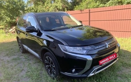 Mitsubishi Outlander III рестайлинг 3, 2021 год, 2 650 000 рублей, 2 фотография