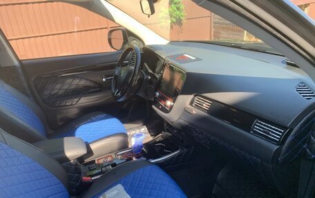 Mitsubishi Outlander III рестайлинг 3, 2021 год, 2 650 000 рублей, 20 фотография