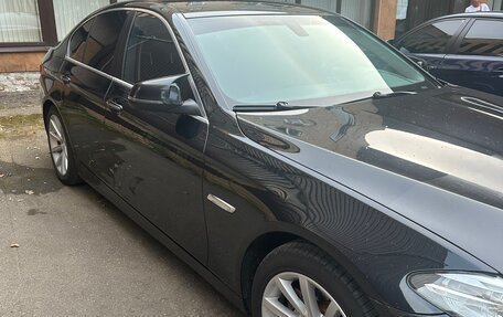 BMW 5 серия, 2016 год, 1 800 000 рублей, 2 фотография
