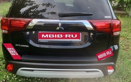 Mitsubishi Outlander III рестайлинг 3, 2021 год, 2 650 000 рублей, 14 фотография