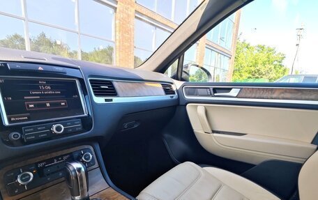 Volkswagen Touareg III, 2012 год, 2 000 000 рублей, 3 фотография