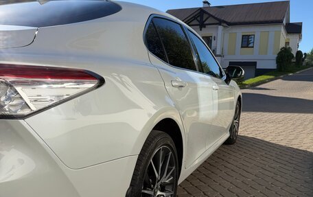 Toyota Camry, 2021 год, 3 320 000 рублей, 5 фотография