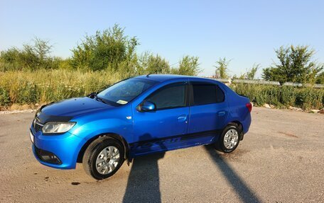 Renault Logan II, 2017 год, 500 000 рублей, 2 фотография