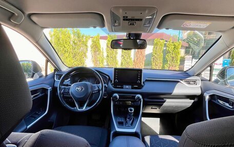 Toyota RAV4, 2021 год, 3 200 000 рублей, 8 фотография