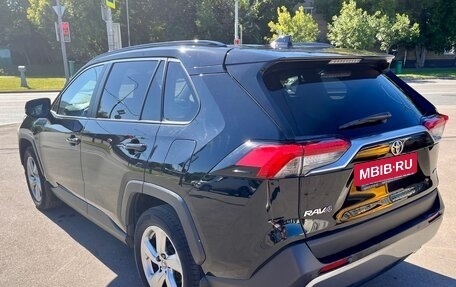 Toyota RAV4, 2021 год, 3 200 000 рублей, 4 фотография