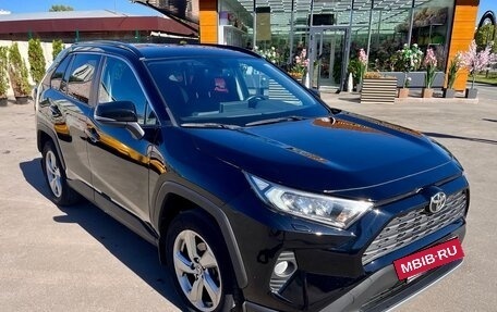 Toyota RAV4, 2021 год, 3 200 000 рублей, 2 фотография