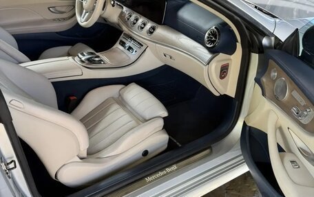 Mercedes-Benz E-Класс, 2018 год, 3 990 000 рублей, 4 фотография