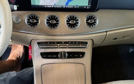 Mercedes-Benz E-Класс, 2018 год, 3 990 000 рублей, 6 фотография