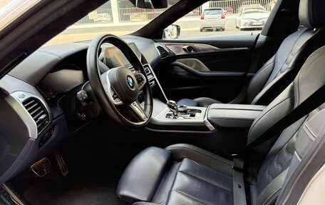 BMW 8 серия, 2021 год, 3 690 000 рублей, 7 фотография