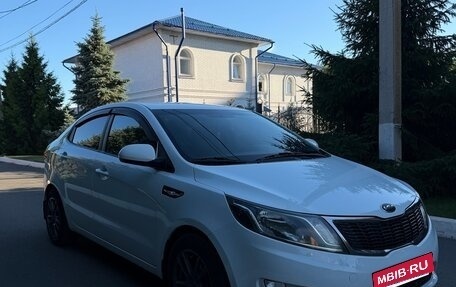 KIA Rio III рестайлинг, 2013 год, 870 000 рублей, 2 фотография