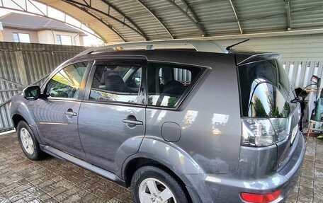 Mitsubishi Outlander III рестайлинг 3, 2010 год, 960 000 рублей, 10 фотография