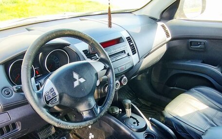 Mitsubishi Outlander III рестайлинг 3, 2010 год, 960 000 рублей, 13 фотография