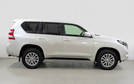 Toyota Land Cruiser Prado 150 рестайлинг 2, 2014 год, 4 090 000 рублей, 4 фотография