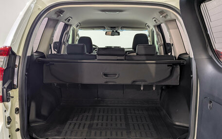 Toyota Land Cruiser Prado 150 рестайлинг 2, 2014 год, 4 090 000 рублей, 10 фотография