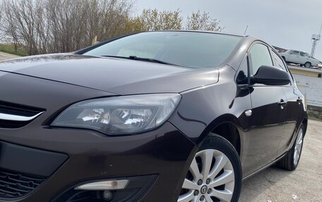 Opel Astra J, 2014 год, 810 000 рублей, 1 фотография