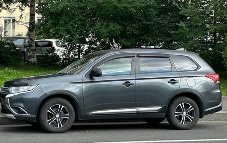 Mitsubishi Outlander III рестайлинг 3, 2018 год, 1 425 000 рублей, 2 фотография