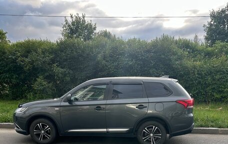 Mitsubishi Outlander III рестайлинг 3, 2018 год, 1 425 000 рублей, 4 фотография