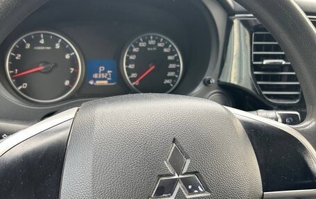 Mitsubishi Outlander III рестайлинг 3, 2018 год, 1 425 000 рублей, 8 фотография