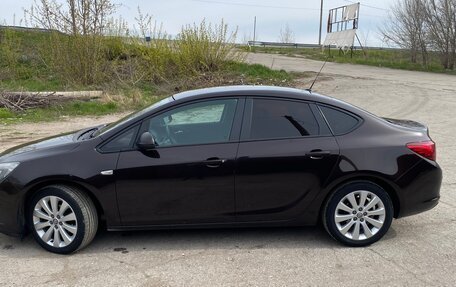 Opel Astra J, 2014 год, 810 000 рублей, 2 фотография