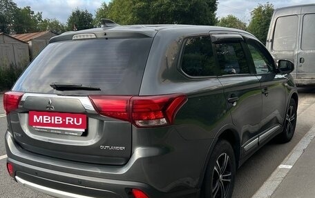 Mitsubishi Outlander III рестайлинг 3, 2018 год, 1 425 000 рублей, 3 фотография