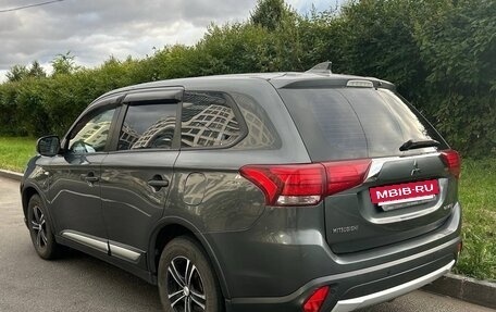 Mitsubishi Outlander III рестайлинг 3, 2018 год, 1 425 000 рублей, 6 фотография