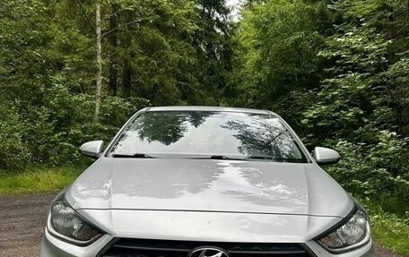 Hyundai Solaris II рестайлинг, 2017 год, 1 200 000 рублей, 1 фотография