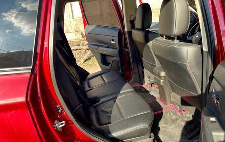 Mitsubishi Outlander III рестайлинг 3, 2013 год, 1 100 000 рублей, 9 фотография