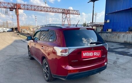 Mitsubishi Outlander III рестайлинг 3, 2013 год, 1 100 000 рублей, 3 фотография