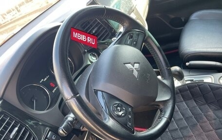 Mitsubishi Outlander III рестайлинг 3, 2013 год, 1 100 000 рублей, 10 фотография