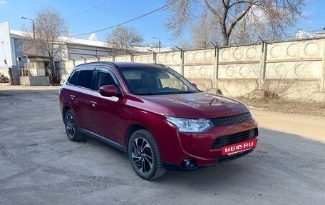 Mitsubishi Outlander III рестайлинг 3, 2013 год, 1 100 000 рублей, 4 фотография