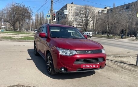 Mitsubishi Outlander III рестайлинг 3, 2013 год, 1 100 000 рублей, 2 фотография