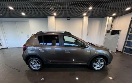 Renault Sandero II рестайлинг, 2021 год, 1 394 000 рублей, 2 фотография
