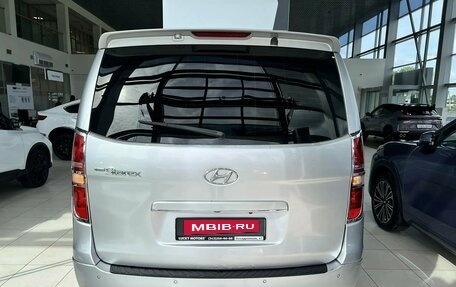 Hyundai Grand Starex Grand Starex I рестайлинг 2, 2010 год, 1 145 000 рублей, 5 фотография