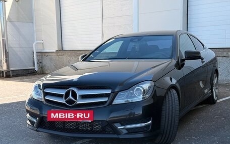 Mercedes-Benz C-Класс, 2011 год, 1 100 000 рублей, 3 фотография