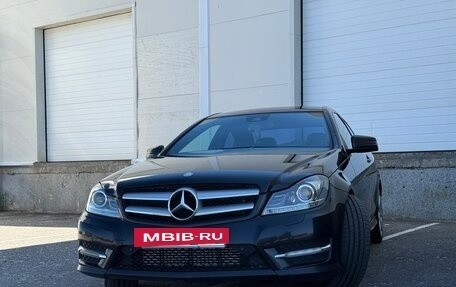 Mercedes-Benz C-Класс, 2011 год, 1 100 000 рублей, 2 фотография