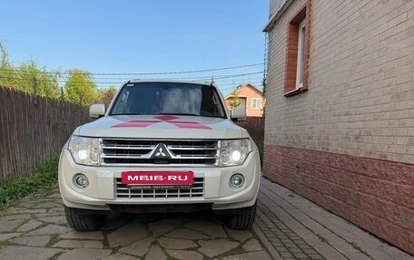 Mitsubishi Pajero IV, 2014 год, 2 550 000 рублей, 2 фотография