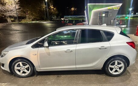 Opel Astra J, 2013 год, 630 000 рублей, 2 фотография