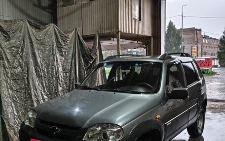 Chevrolet Niva I рестайлинг, 2010 год, 500 000 рублей, 3 фотография
