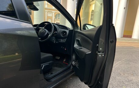 Toyota Vitz, 2018 год, 990 900 рублей, 21 фотография