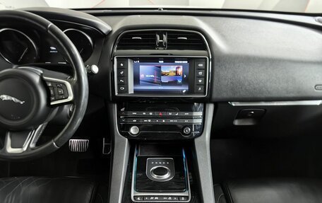Jaguar F-Pace, 2017 год, 2 099 000 рублей, 13 фотография