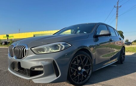 BMW 1 серия, 2022 год, 1 820 000 рублей, 1 фотография
