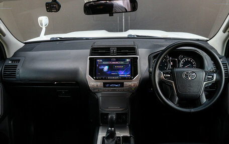 Toyota Land Cruiser Prado 150 рестайлинг 2, 2018 год, 4 900 000 рублей, 10 фотография
