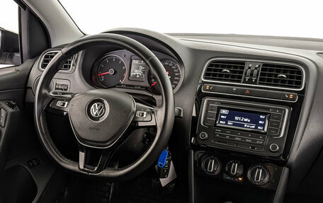 Volkswagen Polo VI (EU Market), 2017 год, 1 085 000 рублей, 25 фотография