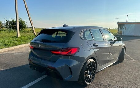 BMW 1 серия, 2022 год, 1 820 000 рублей, 5 фотография