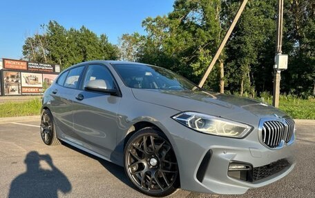 BMW 1 серия, 2022 год, 1 820 000 рублей, 2 фотография