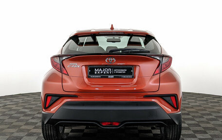 Toyota C-HR I рестайлинг, 2020 год, 2 800 000 рублей, 6 фотография