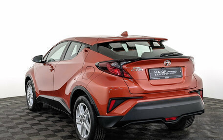 Toyota C-HR I рестайлинг, 2020 год, 2 800 000 рублей, 7 фотография